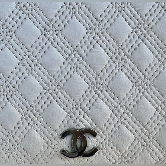 Chanel Diamond Stitch Quilted Wallet White Silver with Holo, Card and box - Picture 2 of 14